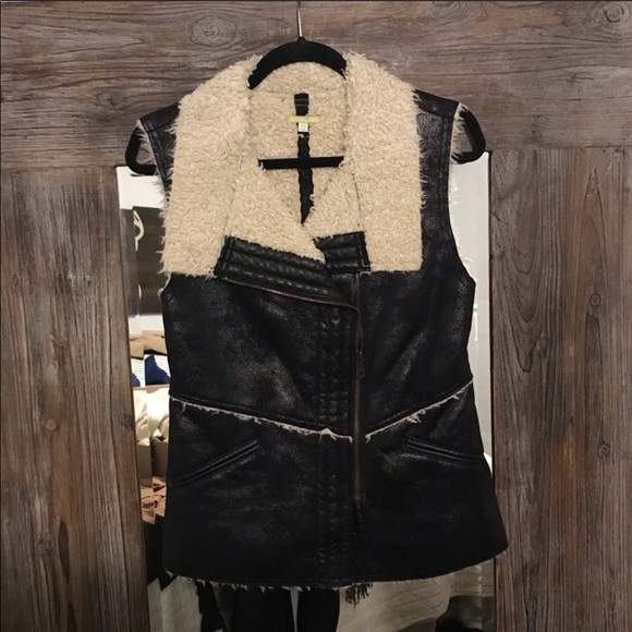 Gianni Bini Faux Suede and Sherpa Vest - Picture 2 of 5
